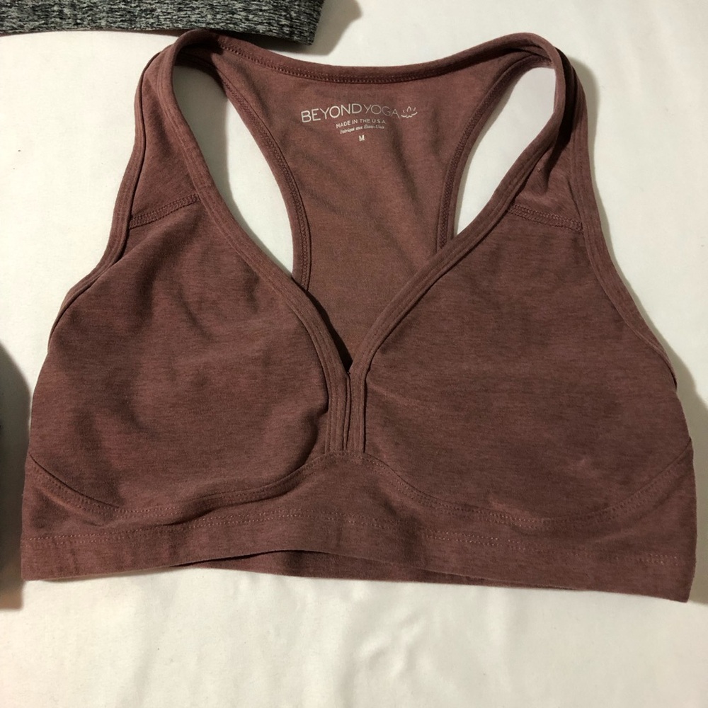 Beyond Yoga Lift Your Spirits Sports Bra (3) plunging v-neckline racerback M - Picture 5 of 8